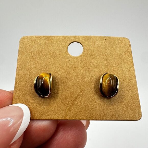 Stamped 1/20 14k yellow gold tigers eye stud earrings! - Picture 1 of 11